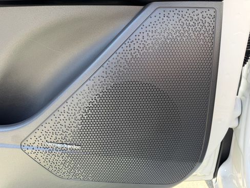 Used 2023 Kia Niro Wave w/ Wave Preserve Package image 11