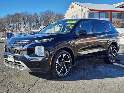 Used 2024 Mitsubishi Outlander SE image 3