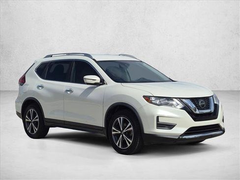 Used 2019 Nissan Rogue SV w/ Premium Package FWD image 3