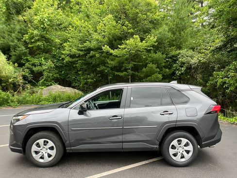 Certified 2023 Toyota RAV4 LE AWD/4WD image 4