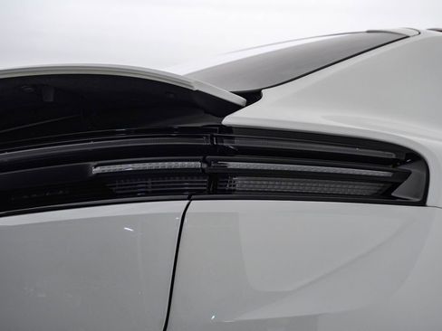 Certified 2025 Porsche Macan 4S Electric AWD/4WD image 12