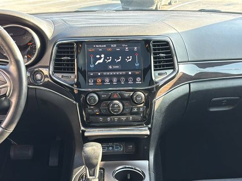 Used 2020 Jeep Grand Cherokee Overland AWD/4WD image 6