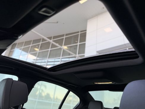 Used 2020 BMW 530e w/ M Sport Package image 12