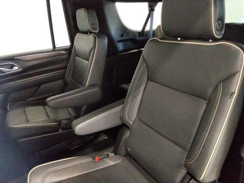 Used 2023 Chevrolet Suburban Premier image 39