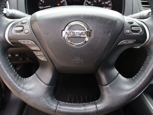 Used 2018 Nissan Pathfinder SL w/ SL Premium Package FWD image 12