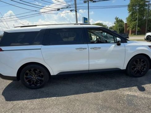 Used 2024 Kia Carnival SX FWD image 9
