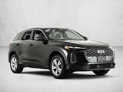 Certified 2025 Audi Q5 Premium w/ Convenience Package AWD/4WD image 3
