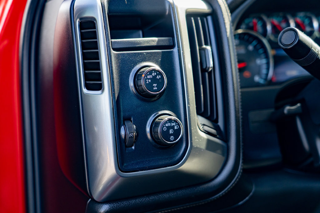 Used 2014 Chevrolet Silverado 1500 LTZ Z71 w/ LTZ Plus Package AWD/4WD image 14
