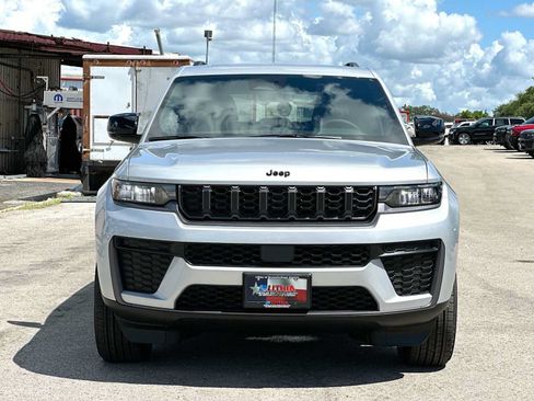 New 2026 Jeep Grand Cherokee Altitude RWD image 10