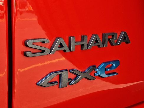 Certified 2025 Jeep Wrangler Unlimited Sahara w/ Safety Group AWD/4WD image 31