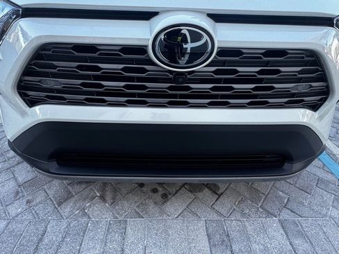 Used 2022 Toyota RAV4 Limited image 9