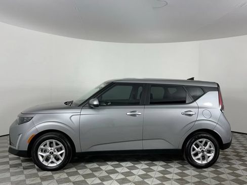 Used 2025 Kia Soul LX w/ LX Technology Package FWD image 8