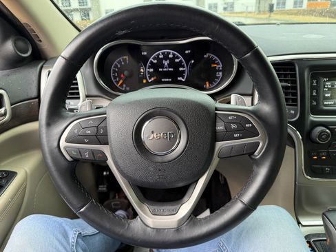 Used 2017 Jeep Grand Cherokee Laredo w/ Quick Order Package 2BE image 9