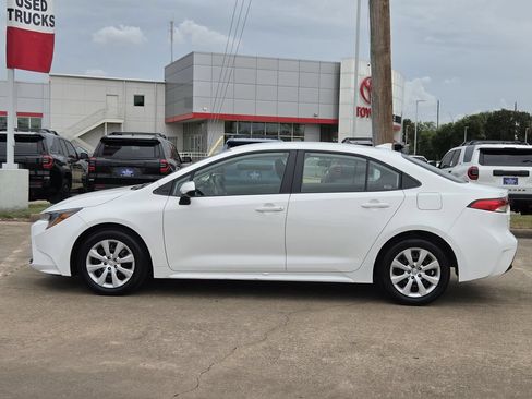 Used 2025 Toyota Corolla LE FWD image 6