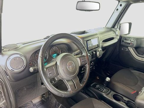 Used 2017 Jeep Wrangler Unlimited Sahara AWD/4WD image 9