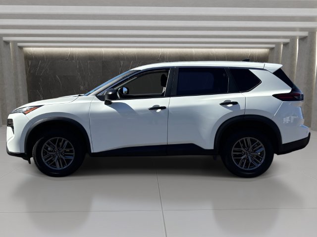 Used 2024 Nissan Rogue S FWD image 2