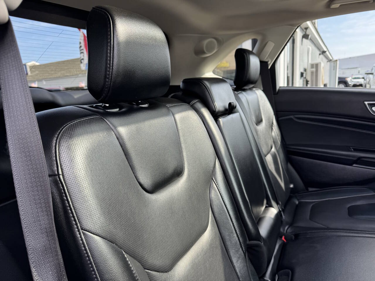Used 2020 Ford Edge Titanium w/ Equipment Group 301A AWD/4WD image 31