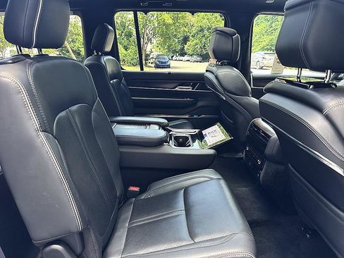 Used 2023 Jeep Grand Wagoneer L Series II AWD/4WD image 22