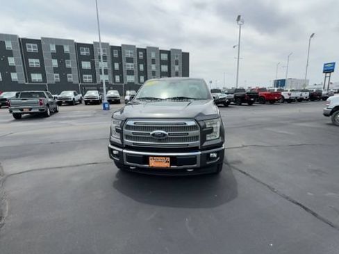 Used 2017 Ford F150 Platinum w/ Equipment Group 701A Luxury AWD/4WD image 3