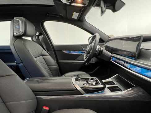 Certified 2024 BMW 760i xDrive w/ Premium Package 2 AWD/4WD image 6