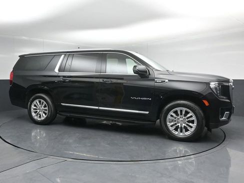 Used 2023 GMC Yukon XL SLT w/ SLT Premium Package AWD/4WD image 5