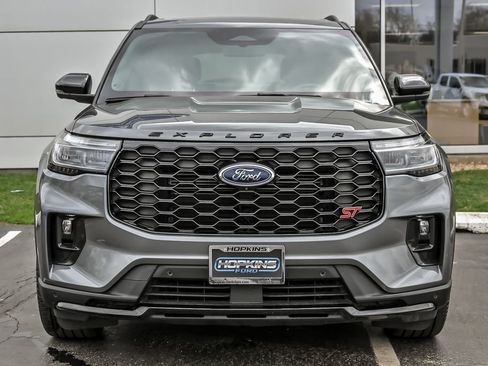 Used 2025 Ford Explorer ST AWD/4WD image 4