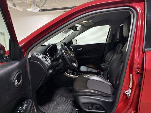 Used 2018 Jeep Compass Latitude w/ Popular Equipment Group AWD/4WD image 19