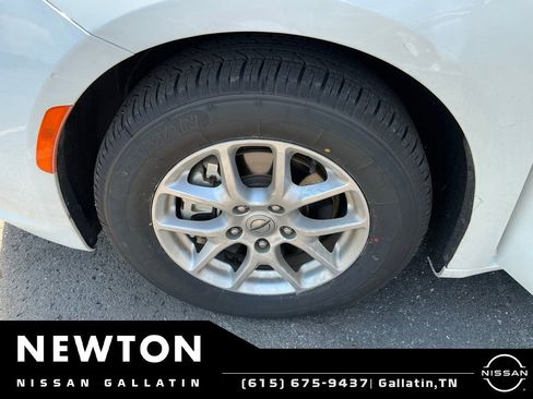 Used 2023 Chrysler Pacifica Touring-L FWD image 21