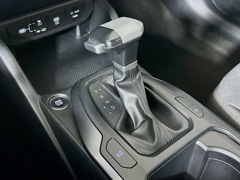 Used 2025 Kia K4 LXS image 25