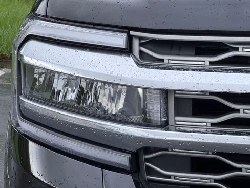 Used 2024 Ford Expedition Platinum AWD/4WD image 4