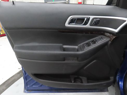 Used 2015 Ford Explorer Limited w/ Equipment Group 302A FWD image 10
