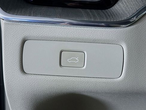 Certified 2023 Volvo XC60 B5 Ultimate FWD image 10