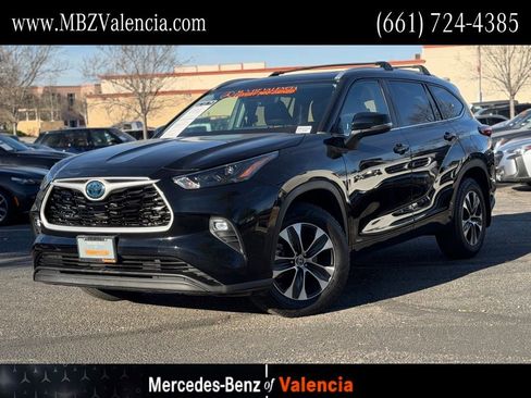 Used 2023 Toyota Highlander XLE w/ Protection Package #3 (TMS) AWD/4WD image 1