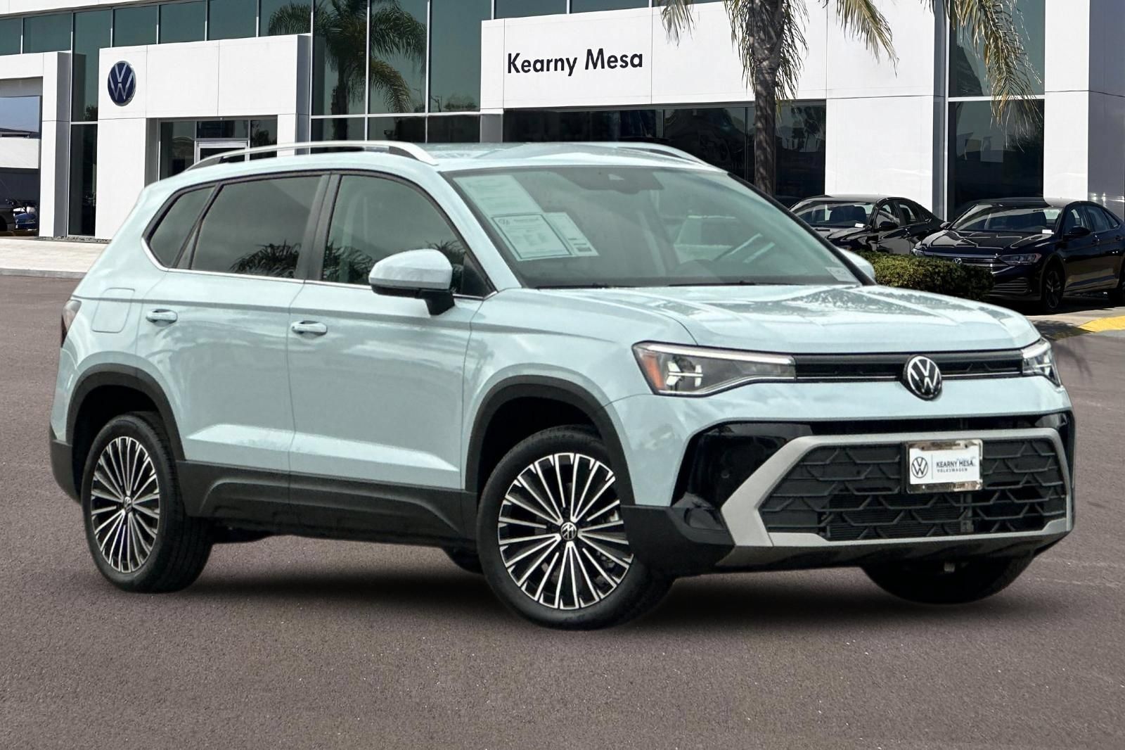 Used 2025 Volkswagen Taos SE FWD image 2