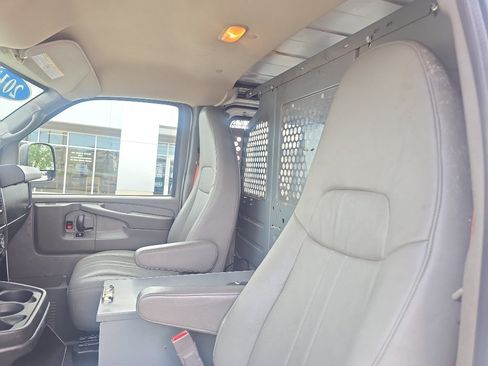 Used 2015 Chevrolet Express 2500 RWD image 16