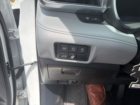Used 2026 Toyota Highlander Platinum image 4