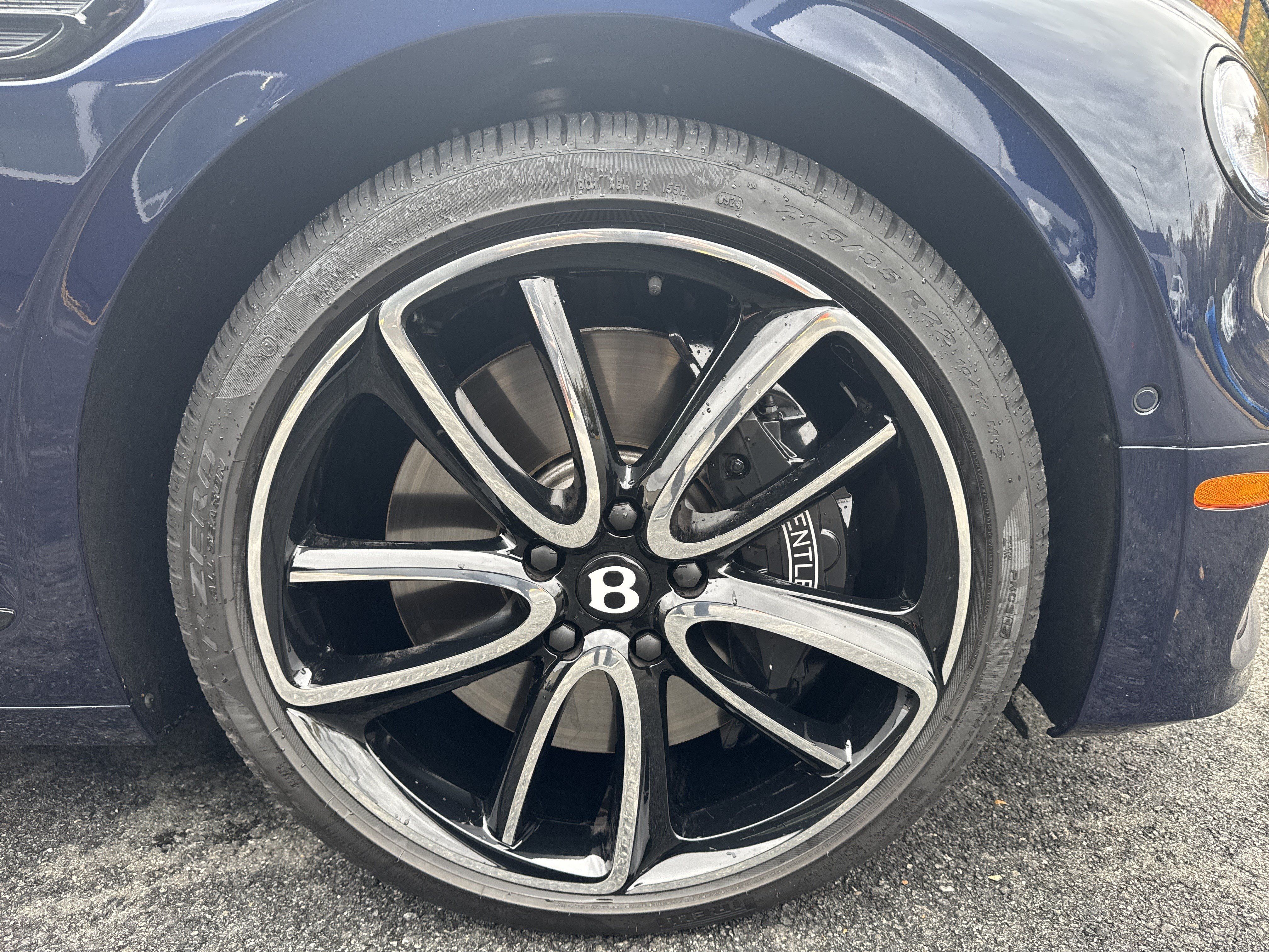 Used 2024 Bentley Flying Spur V8 AWD/4WD image 32
