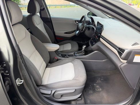 Used 2020 Hyundai Ioniq SE FWD image 11
