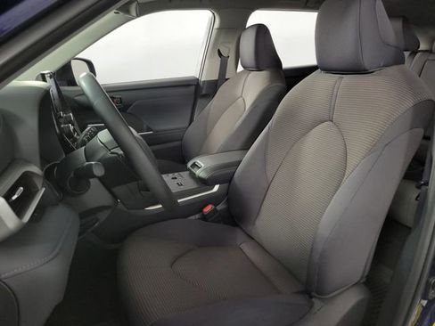 Used 2023 Toyota Highlander LE image 14