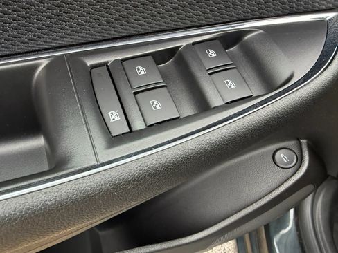Used 2018 Chevrolet Cruze LT w/ Convenience Package FWD image 9