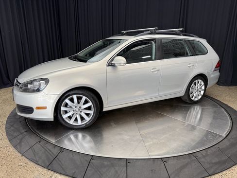 Used 2011 Volkswagen Jetta SE image 2