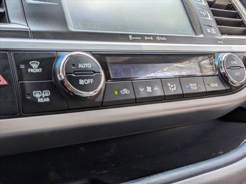 Used 2018 Toyota Highlander XLE AWD/4WD image 9
