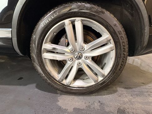 Used 2014 Volkswagen Touareg Executive AWD/4WD image 33