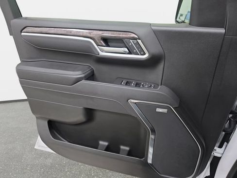 Used 2025 Chevrolet Silverado 1500 LTZ AWD/4WD image 27