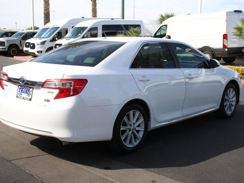 Used 2014 Toyota Camry XLE w/ Leather Package FWD image 8
