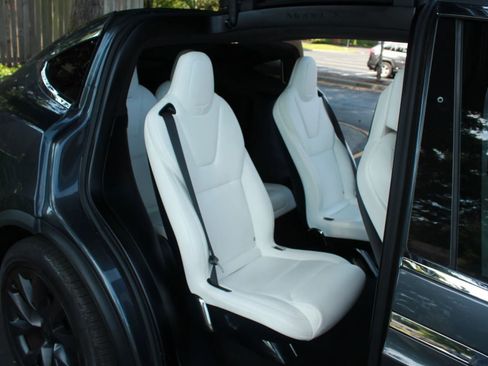 Used 2017 Tesla Model X 75D AWD/4WD image 25