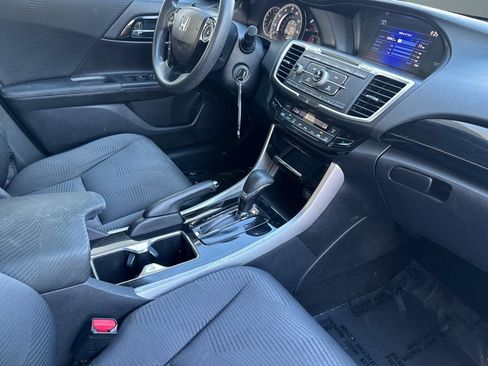 Used 2017 Honda Accord LX image 31
