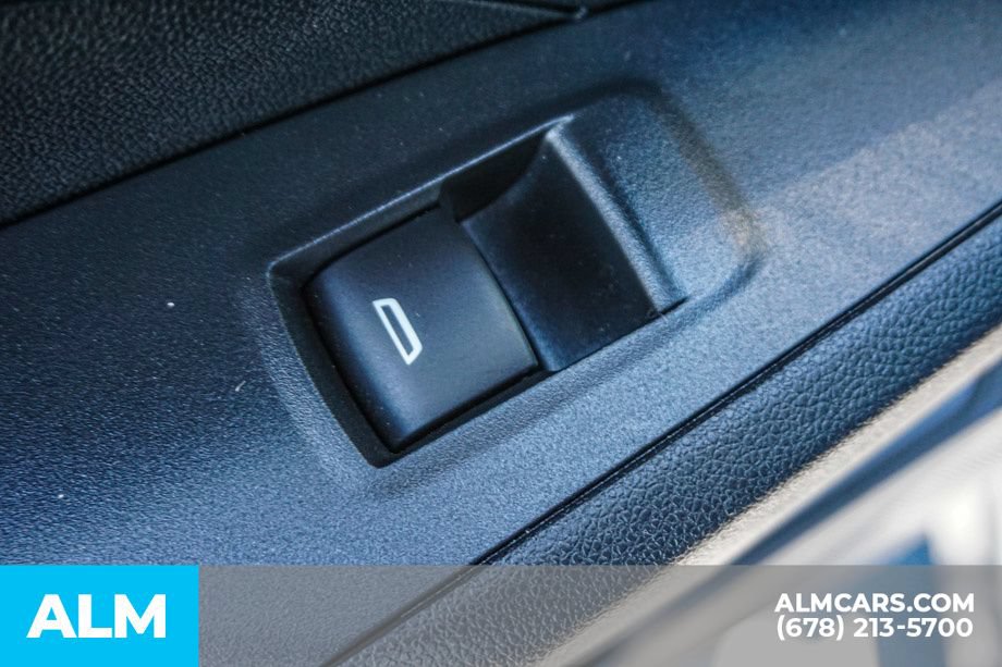 Used 2025 Chevrolet Trax LT FWD image 48