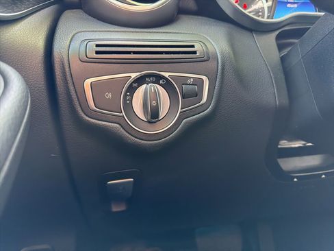 Used 2021 Mercedes-Benz GLC 300 4MATIC image 17