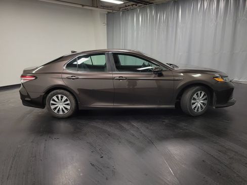 Used 2019 Toyota Camry LE FWD image 10